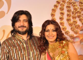 An Accidental Love Turned Into Happily Ever After Actress-Sonali-Bendre-with-husband-Goldie-Behl