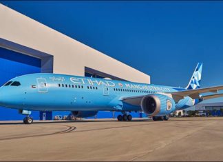 Etihad Airways Unveils Manchester City FC Livery On New Dreamliner