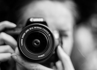 Things To Consider While Selecting A Wedding Photographer