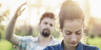 5 Signs He Is Gaslighting You