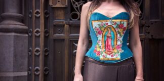 Wanna style corsets in 2021? Follow this guide! style corsets