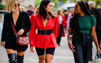 Ladies! Adorn shorts this season. shorts