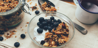 Here’s why granola is the perfect snacking option granola