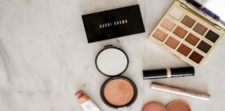 Natural makeup to glow all day without much fuss