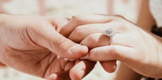 This is how you should take care of your engagement ring ring