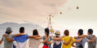 A few ways to introduce your boyfriend to your friends