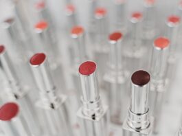 Ways to make your lipsticks stay longer: #LipstickDay Edition makeup