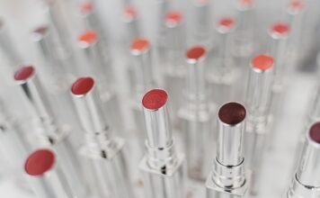 Ways to make your lipsticks stay longer: #LipstickDay Edition makeup