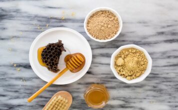 Pros of honey as an element for skincare honey