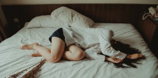 4 Ways men can help women cope with their menstrual cycle pain
