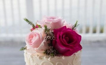 Anniversary cake designs for your special day! Anniversary cake