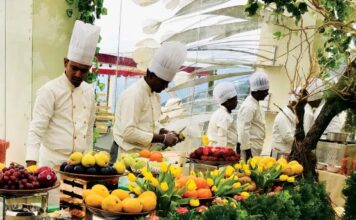 Grilled or on a platter, delicious fruits appetizers for every occasion with Shiv fruit mart