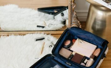 10 favorite makeup products for traveling