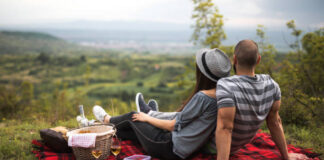 Plan A Cute Picnic Date This Way!