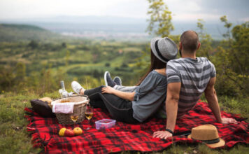 Plan A Cute Picnic Date This Way!