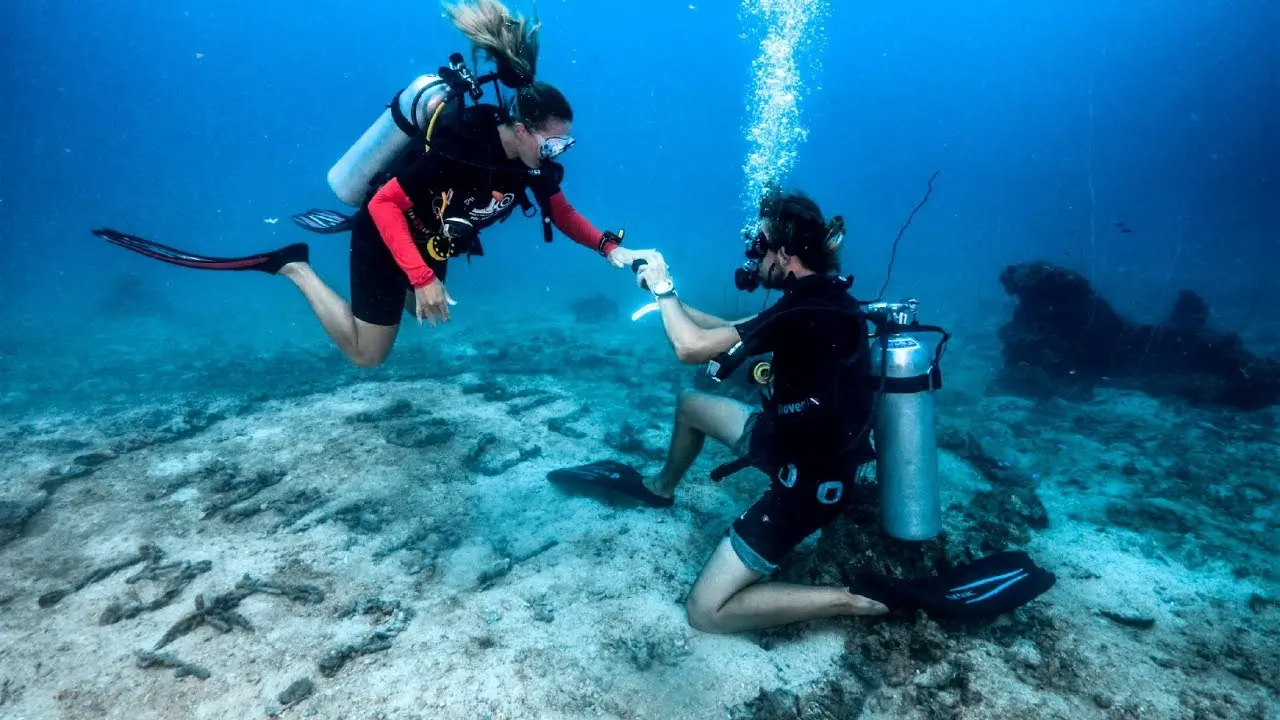ask her to marry you while scuba diving