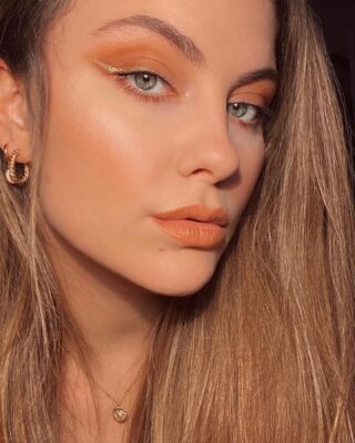Golden Eyeliner