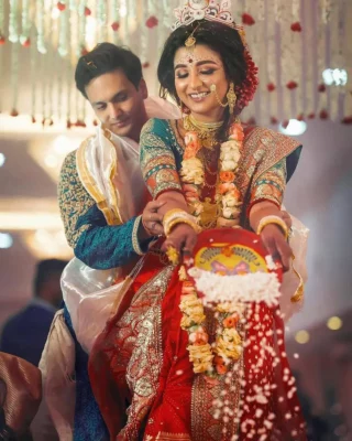 The Beautiful Bengali Couple During Saptapadi Ritual-WeddingAffair