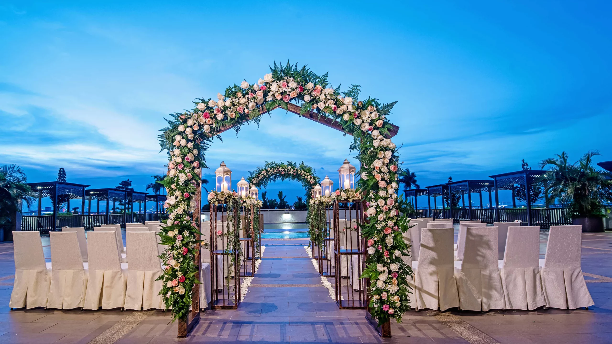 outdoor-pool-deck wedding