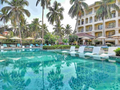 Pool Holiday Inn Goa