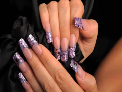Avoid Nail Paints & Extensions For Healthy Nails