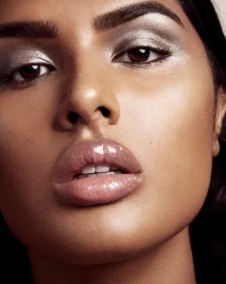 Glossy Lips Makeup Trends