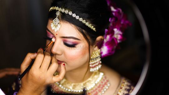For a Sangeet night look put on that glam n bold eye makeup. 