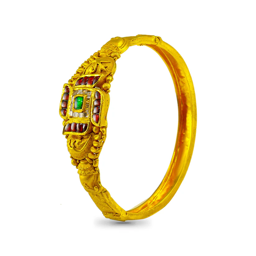The beautiful tinkling sound of the bangles worn by the brides is what every woman likes.