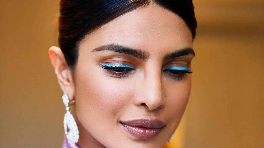 coloured eyeliner makeup look