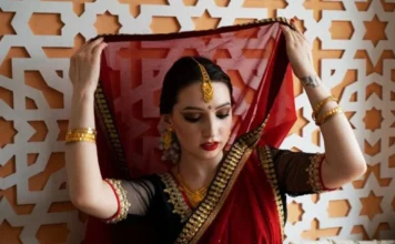Slay Like a Boss with These Beautiful Hairstyles for a Saree Beautiful Hairstyles for a Saree