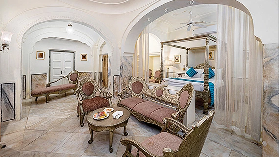 maharani suite at chomu palace jaipur