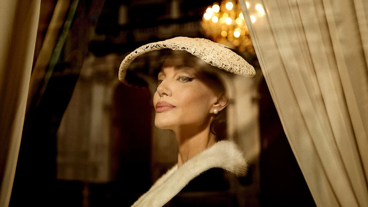 angelina jolie in maria