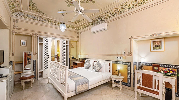 royal suite at chomu palace jaipur