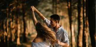 10 Best Outdoor Photography Poses for Couples Photography Poses for Couples