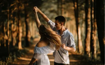 10 Best Outdoor Photography Poses for Couples Photography Poses for Couples