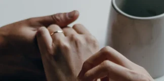 4 Tips to Manage Anxiety in a Relationship! anxiety in a relationship