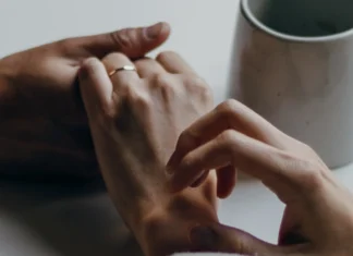 4 Tips to Manage Anxiety in a Relationship! anxiety in a relationship