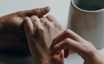 4 Tips to Manage Anxiety in a Relationship! anxiety in a relationship