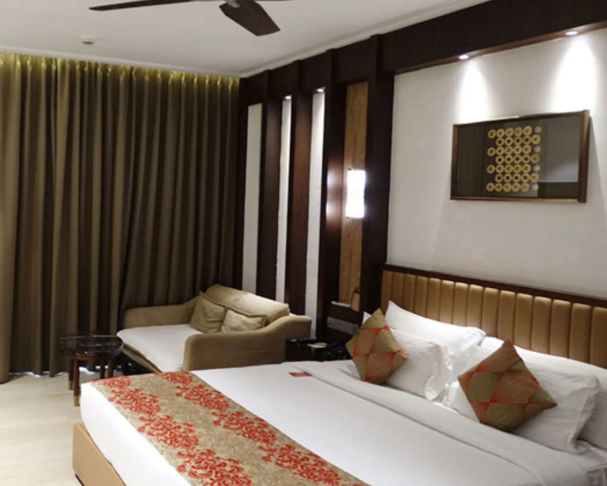 Classic Rooms and Deluxe Rooms