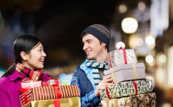 6 Tips on How to Celebrate Christmas as a Couple! how to celebrate christmas