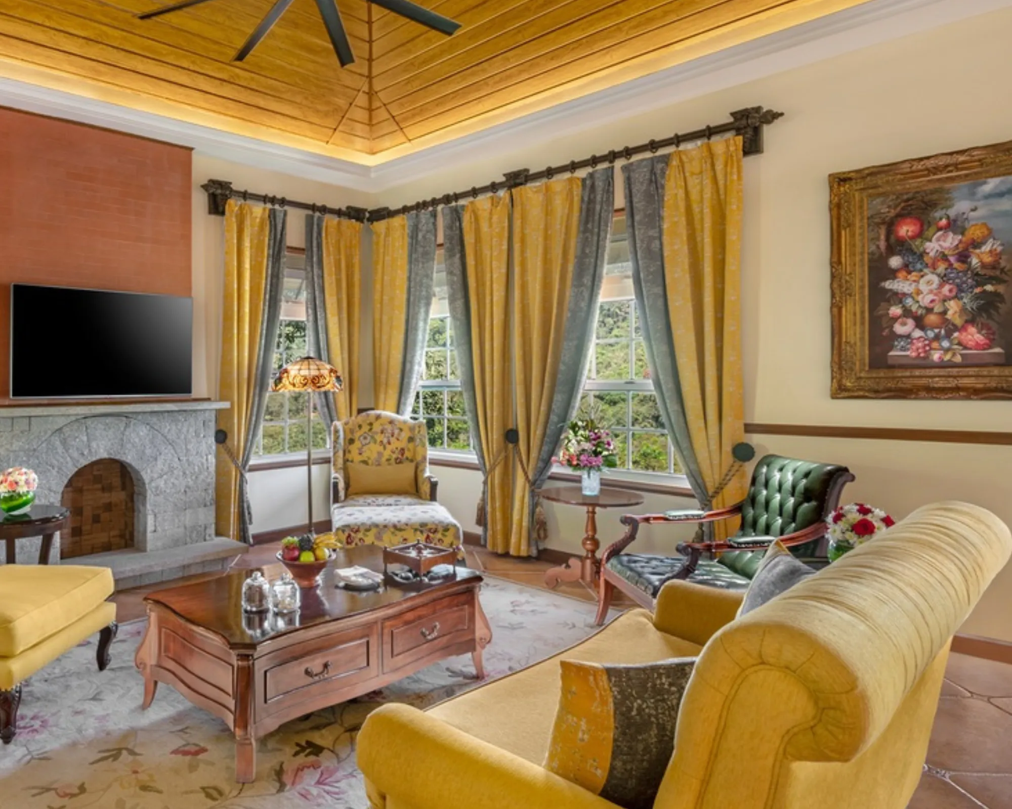 Grand Hill View Suites