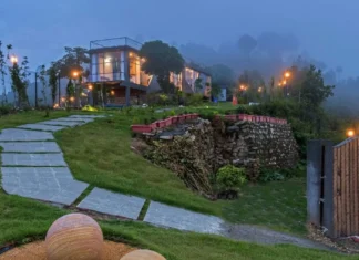 6 Best Indian Glasshouse Stays for Monsoon! Glasshouse