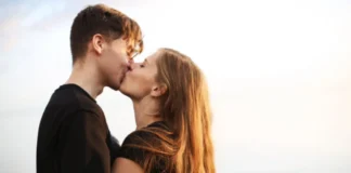 How to Kiss for the First Time: 7 Tips for a Magical Liplock How to Kiss for the First Time