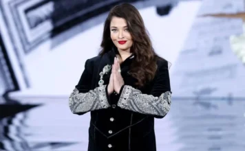 Aishwarya Rai Bachchan Stuns on Runway at Paris Fashion Week Aishwarya Rai Bachchan
