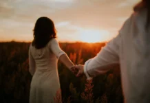 Love, Lights and Lenses: Bollywood Couple Poses to Recreate Couple Poses