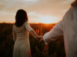 Love, Lights and Lenses: Bollywood Couple Poses to Recreate Couple Poses