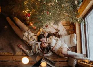7 Romantic Christmas Eve Date Ideas to Fall in Love Again Christmas