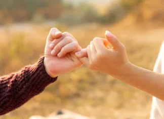 Promise Day: 15 Promises to Keep for a Healthy Relationship Promise Day